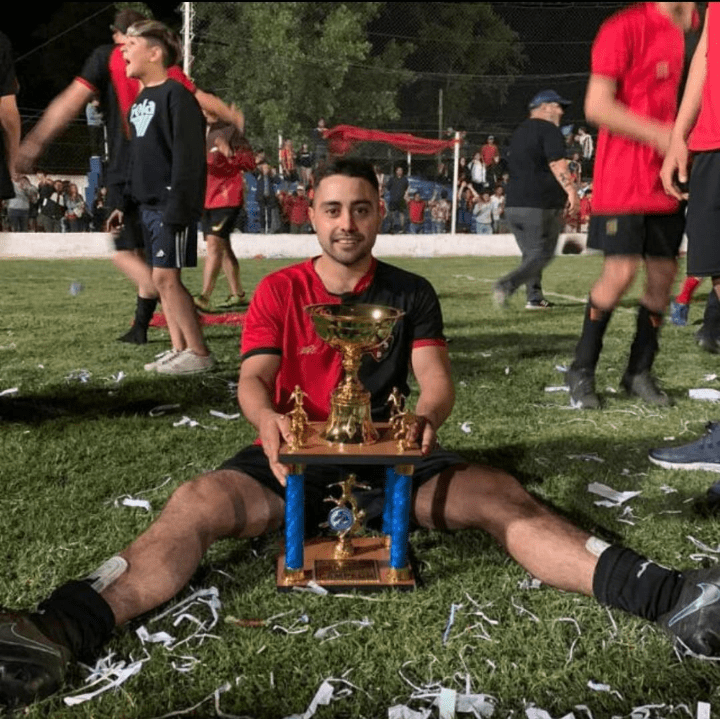 Profundo dolor en la comunidad de Bragado y el club Sportivo del que era parte . Profundo dolor en la comunidad de Bragado y el club Sportivo del que era parte .